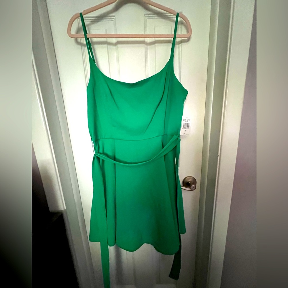 Juniors B. Smart green skater dress. Size Medium